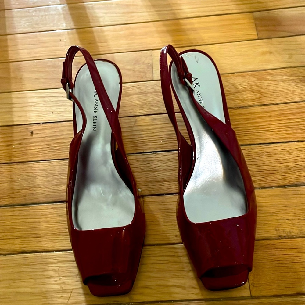 Ladies shoes size 9M, red patent leather.